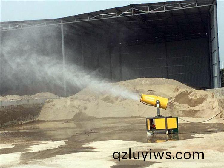 100米霧(wu)礮機(ji)